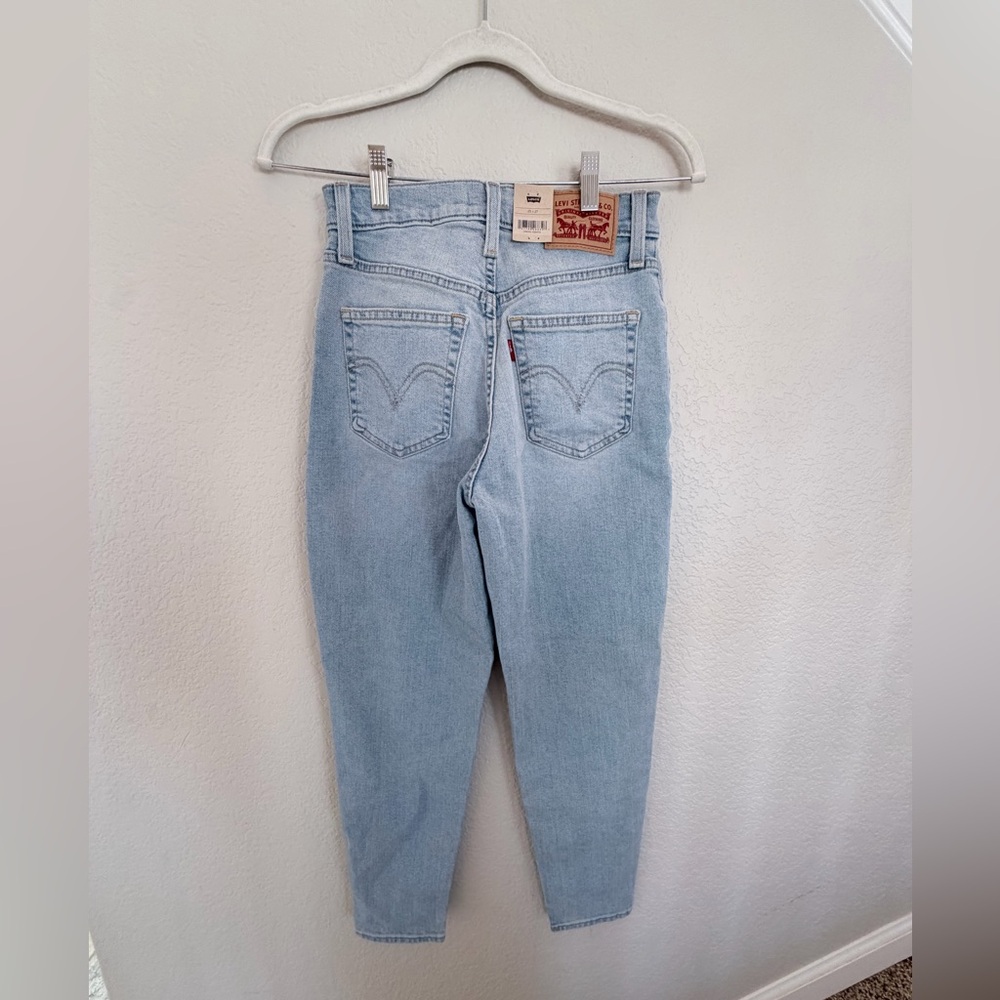 Levi’s high-waisted mom jeans - Picture 3 of 5